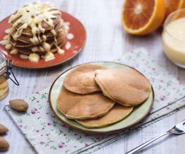 Pancake de almendras con crema de naranja