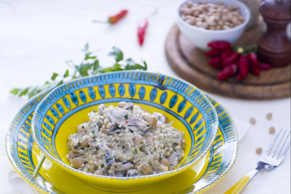Orzotto con garbanzos, anchoas y ricotta salada