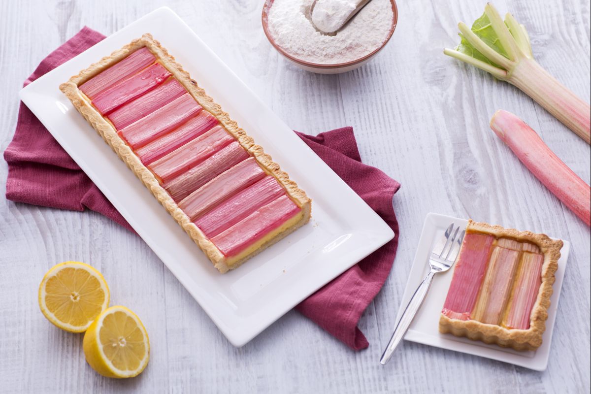 Tarta de ruibarbo con crema pastelera de limón