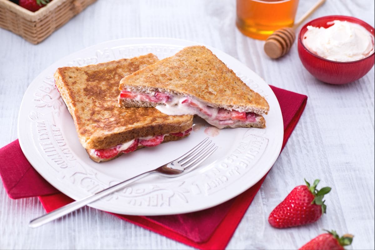 Tostadas francesas con fresas y mascarpone