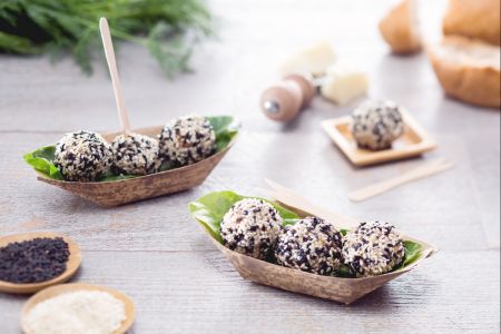 Albóndigas en costra de sésamo