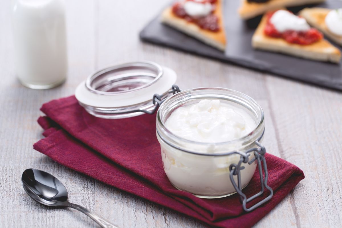 Cómo hacer la crema agria