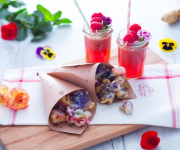 Aperitivo de flores y frutas