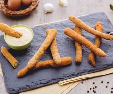 Fritura de espárragos con salsa