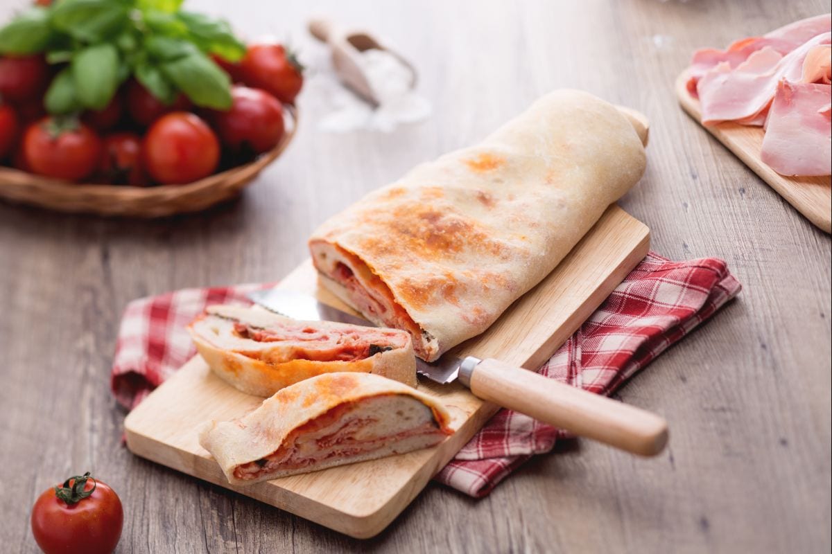 Rollo de pizza relleno