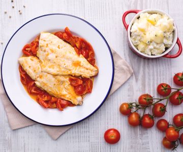 Dorada guisada con guarnición de patatas