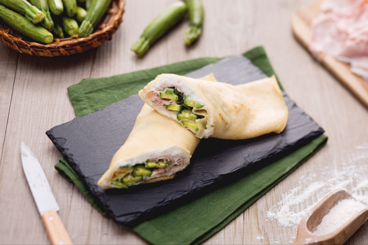 Crepe con calabacín, jamón cocido y queso stracchino