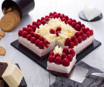 Tarta de queso con chocolate blanco y frambuesas