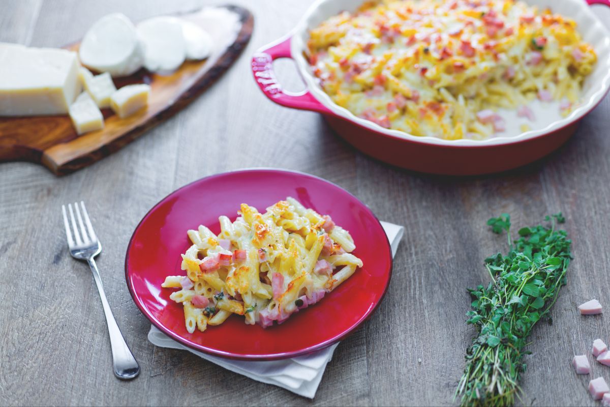 Pastel de mini penne con jamón y mozzarella