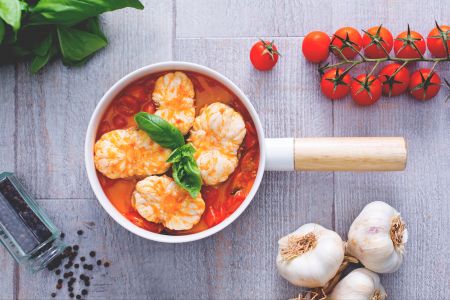 Rape al guiso de tomate fresco