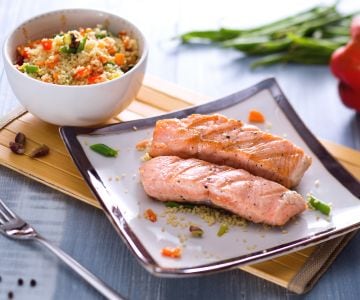Salmón a la parrilla con ensalada de cuscús