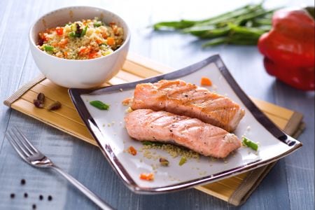 Salmón a la parrilla con ensalada de cuscús