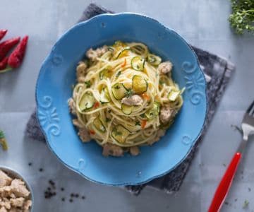 Espaguetis con atún y calabacines