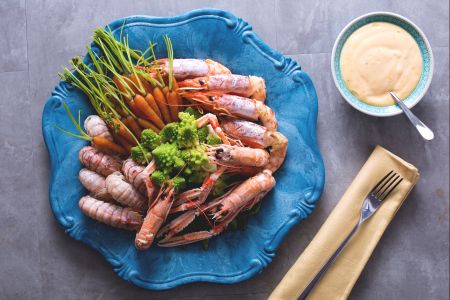 Crustáceos con verduras al vapor y mayonesa de cítricos