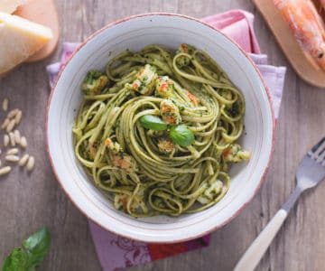 Pasta al pesto y gambas