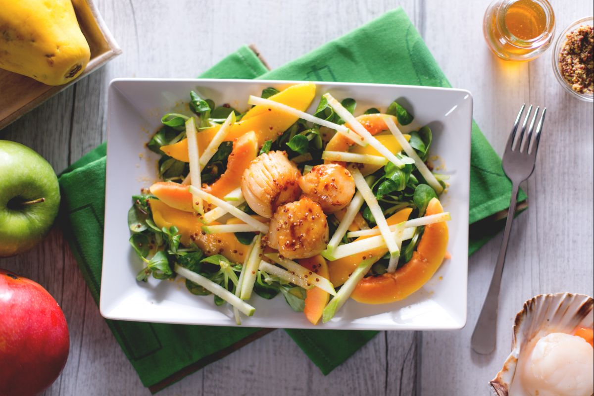 Vieiras con ensalada de frutas