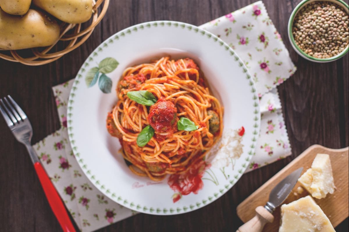 Espaguetis con albóndigas vegetarianas
