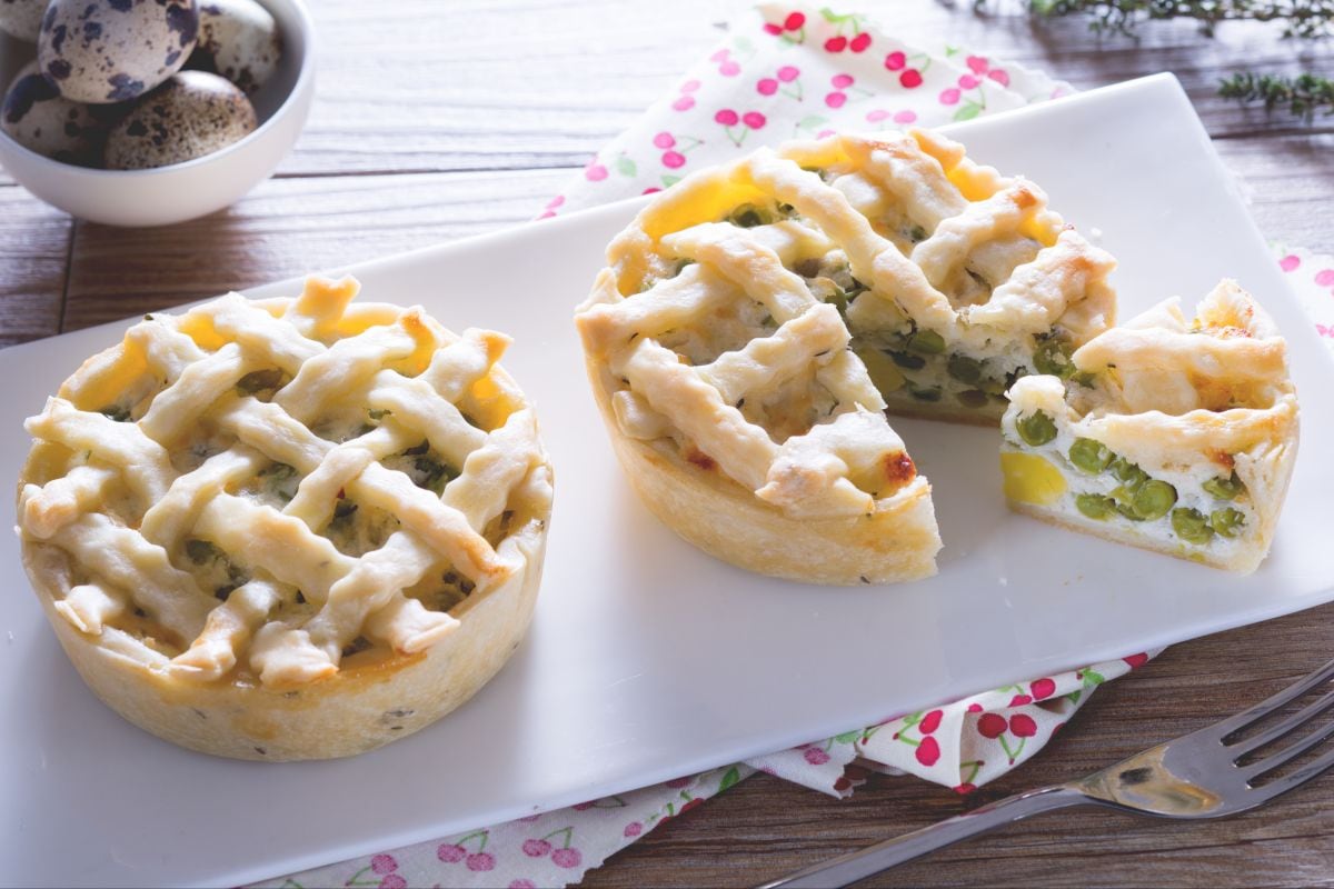 Tortitas pasqualinas con guisantes
