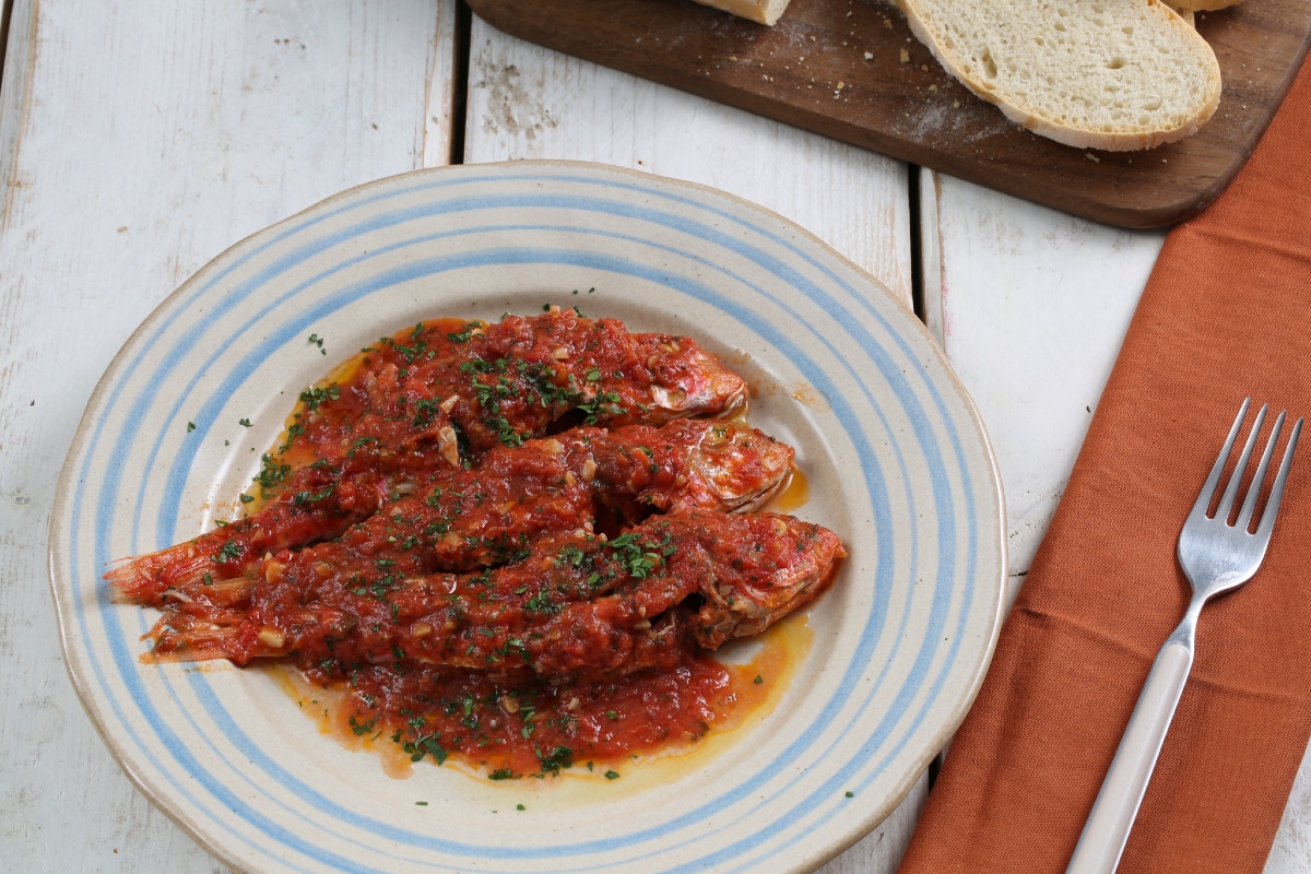 Salmonetes a la livornesa