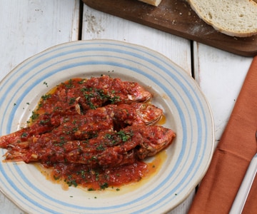 Salmonetes a la livornesa