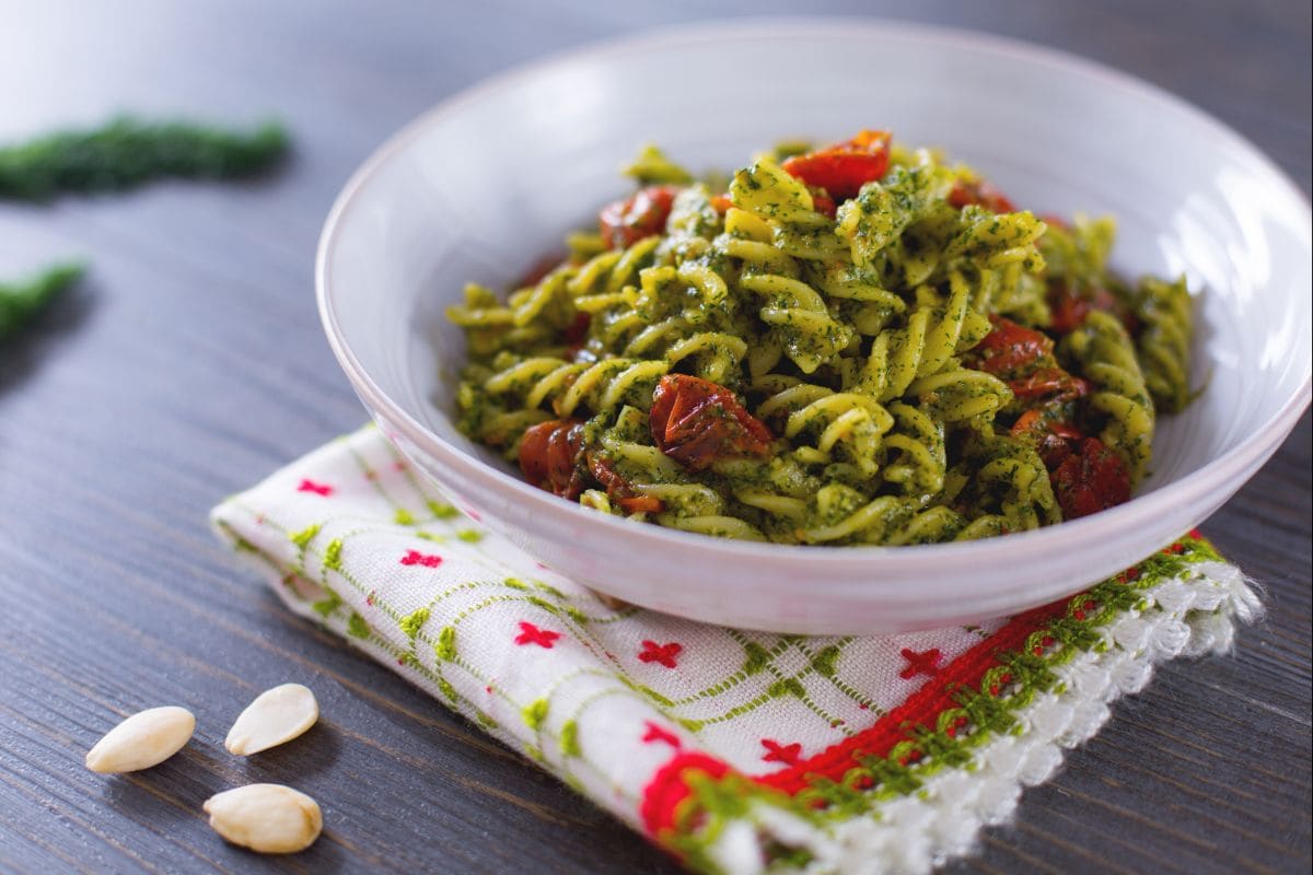 Pasta con pesto de hinojo