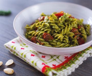 Pasta con pesto de hinojo