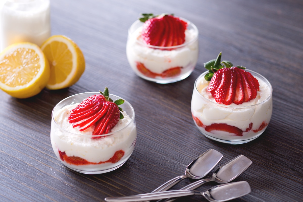 Tiramisú de fresas sin huevo