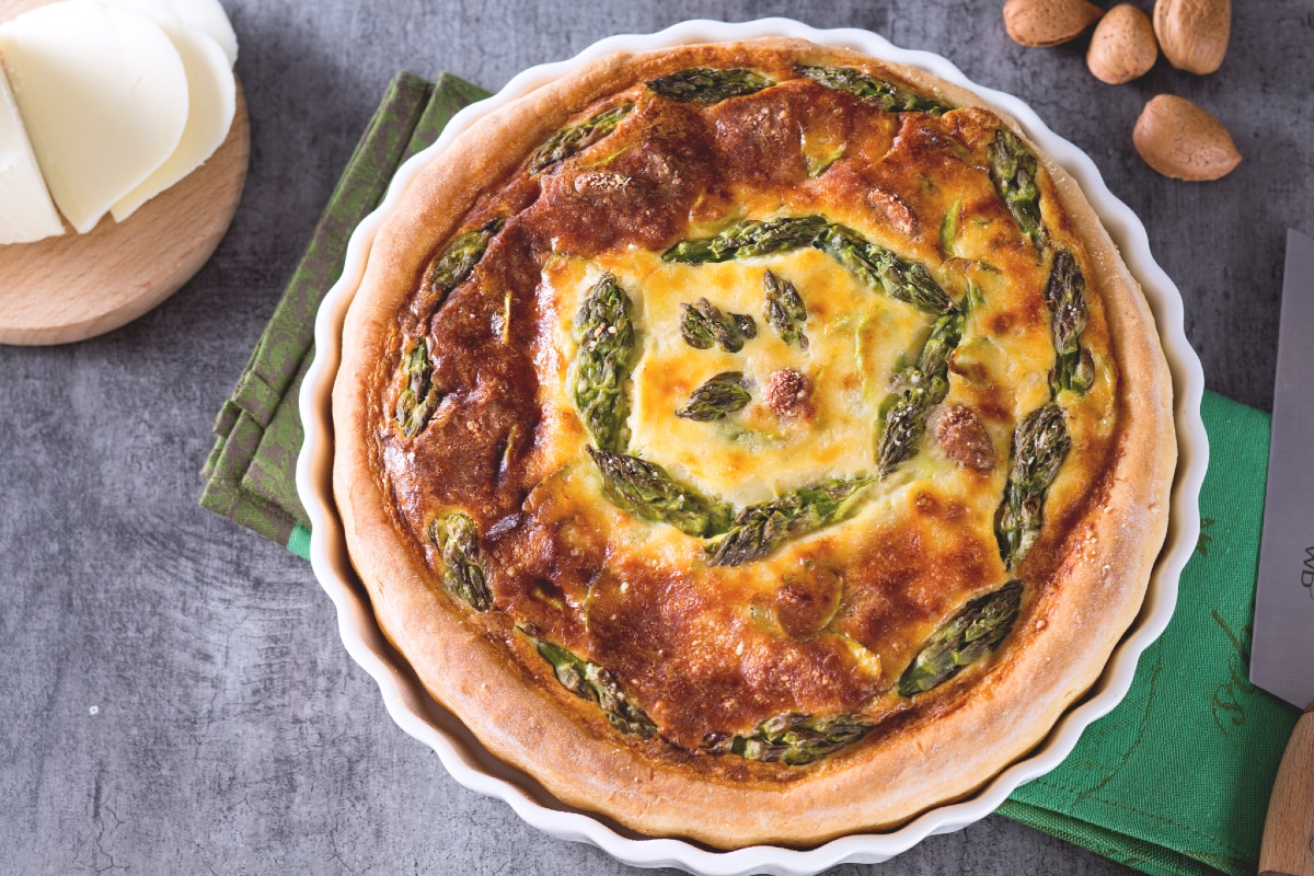 Tarta salada de espárragos