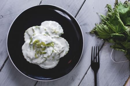 Ravioles de ortigas con fondue
