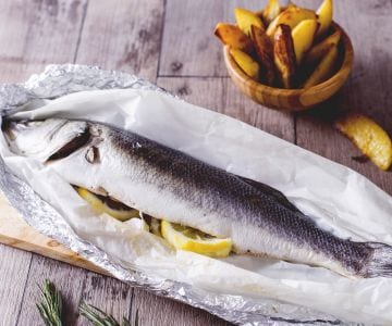 Lubina al horno con patatas al limón