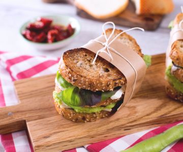 Sándwich de habas y queso