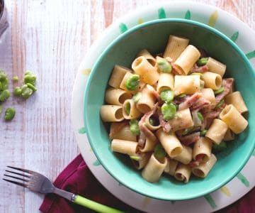 Pasta habas y guanciale