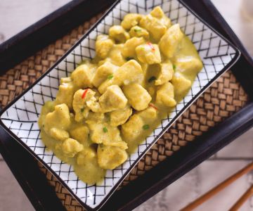 Pollo con leche de coco y curry