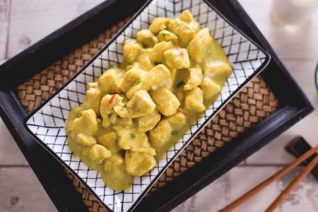 Pollo con leche de coco y curry