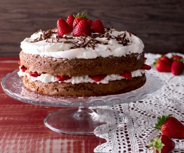 Tarta de chocolate y fresas