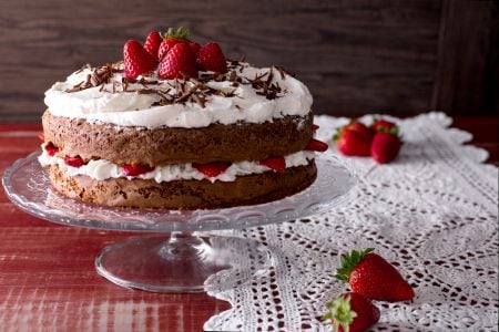 Tarta de chocolate y fresas