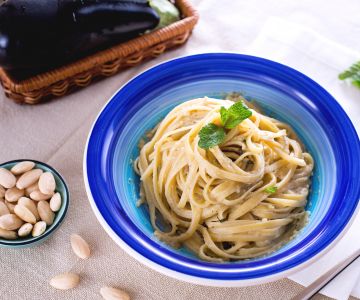 Pasta con pesto de berenjenas