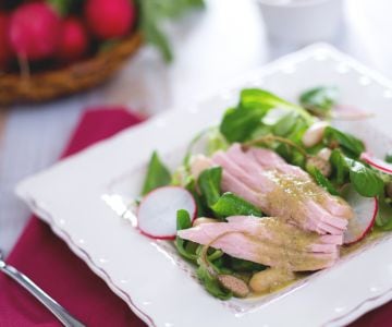 Filetes de atún con salsa de alcaparras