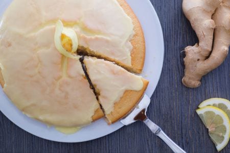 Tarta de agua con limón y jengibre
