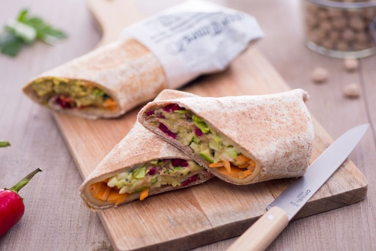 Wrap con hummus picante y verduras