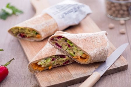 Wrap con hummus picante y verduras