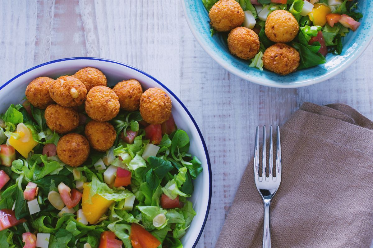 Albóndigas en ensalada