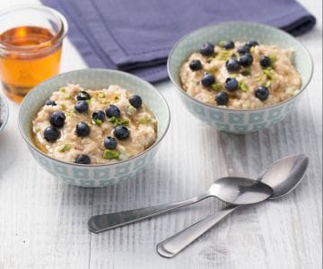 Porridge de arándanos y pistachos
