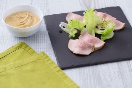 Ternera con salsa de atún a la antigua