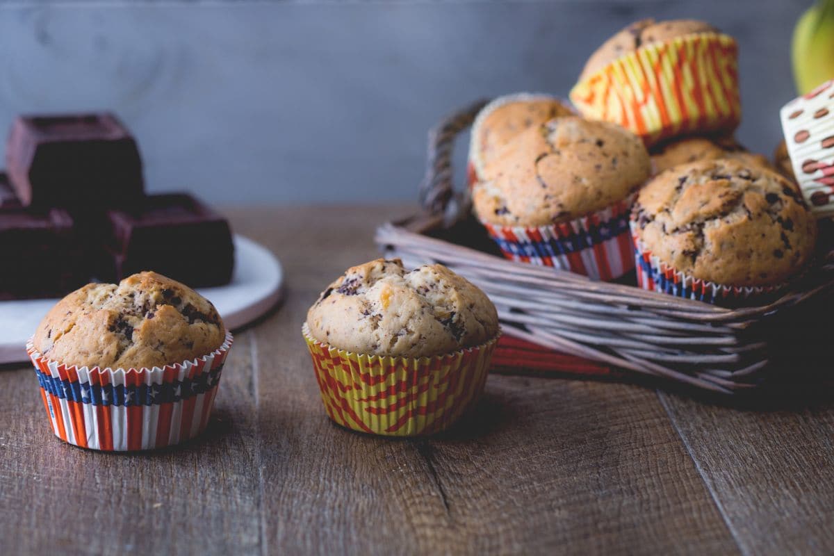 Muffin de plátano y chispas de chocolate (muffin de la felicidad)