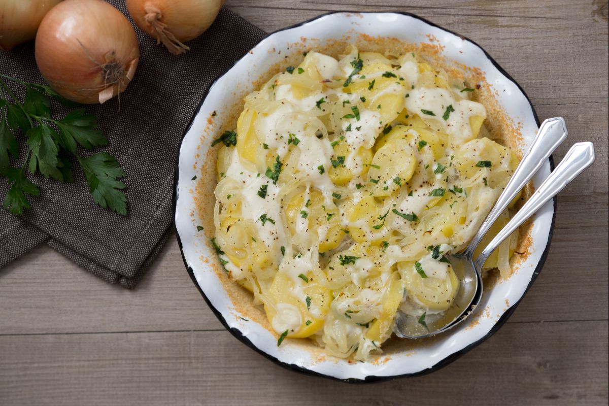 Patatas a la lionesa