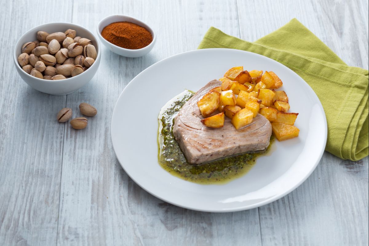 Filete de atún con pesto de pistachos