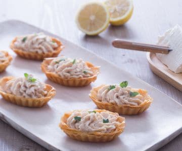 Barquitas crujientes con mousse de atún