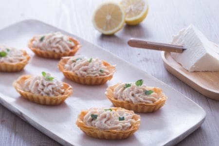 Barquitas crujientes con mousse de atún