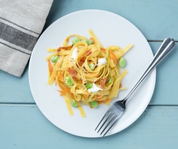 Tagliatelle habas y stracciatella